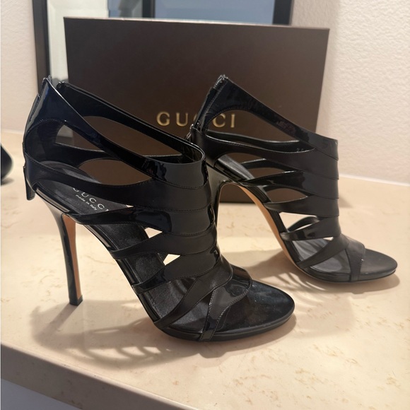 Gucci Elegant Black Strappy Heels - Picture 5 of 8